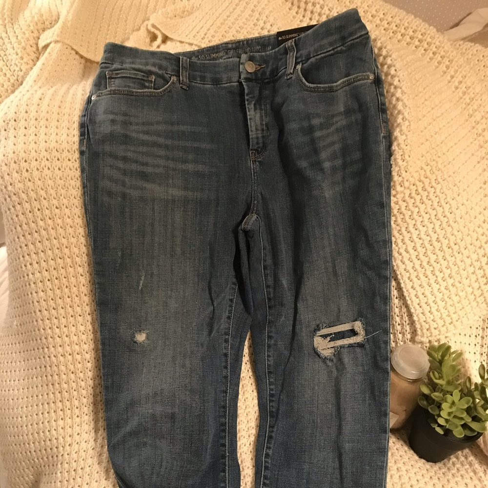 CHICOS so slimming girlfriend jeans